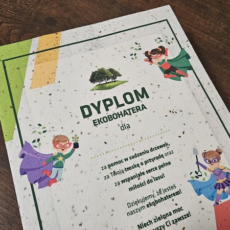 Dyplom ekobohatera dla dzieci wydrukowany na papierze z nasionami w formacie A4